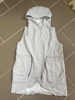 lululemon light grey sleeveless hooded vest
